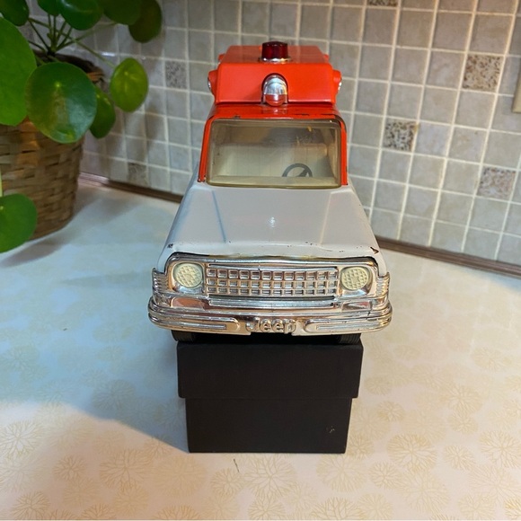 Tonka Vintage 70s toy Jeep Wagoneer rescue ambulance 9” - Picture 2 of 9